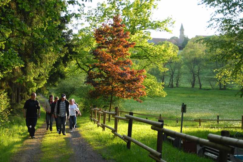 Wanderer beim Tretbecken