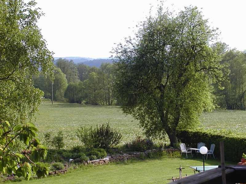 Blick vom Süd-Balkon ins Tal