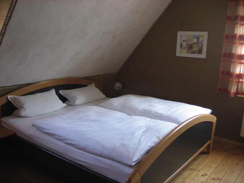 Schlafzimmer (FeWo DG)