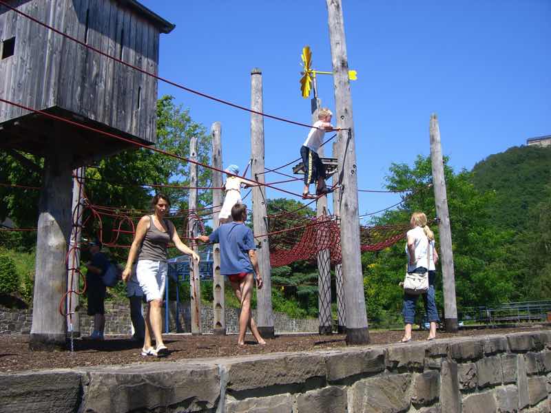 Spielplatz am Edersee, unterhalb Schloß Waldeck